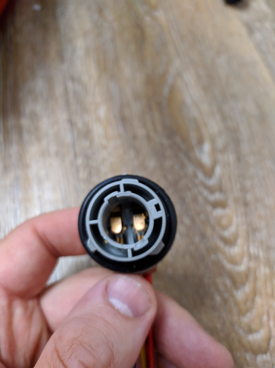 Ремонт патрона в заднем фонаре и замена ламп — Honda CR-V (RE), 2,4 л ...