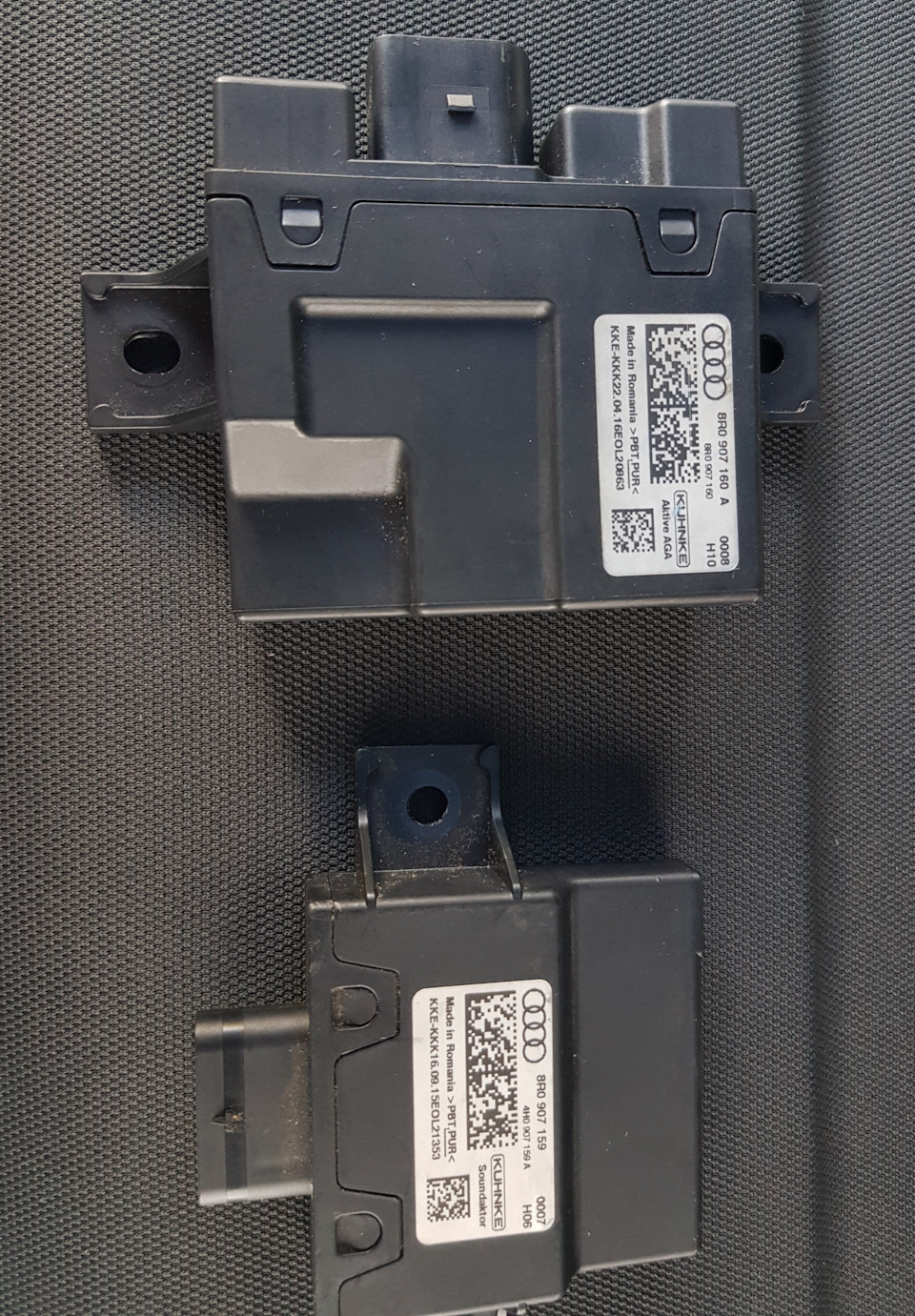 Блоки с дизельной версии SQ5 — Audi Q5 (1G). Запчасти на фото: R0907, 8R0907159, 4H0907159A