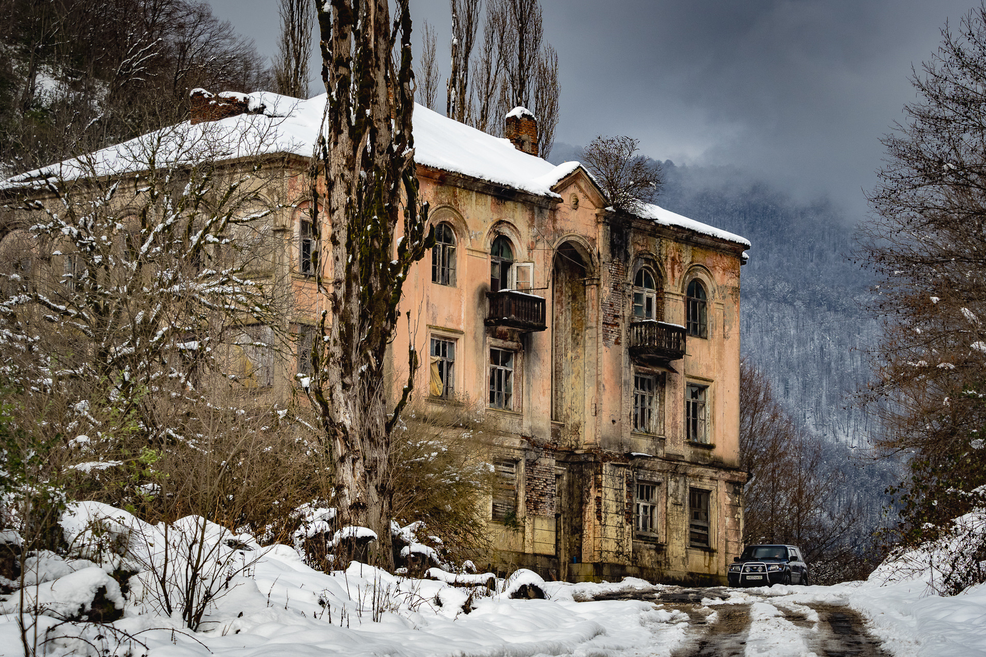 Погода в ткуарчале на 10 дней. Абхазия Ткварчели Акармара. Ткуарчал и Акармара Абхазия. Акармара город-призрак в Абхазии. Джантуха город-призрак в Абхазии.