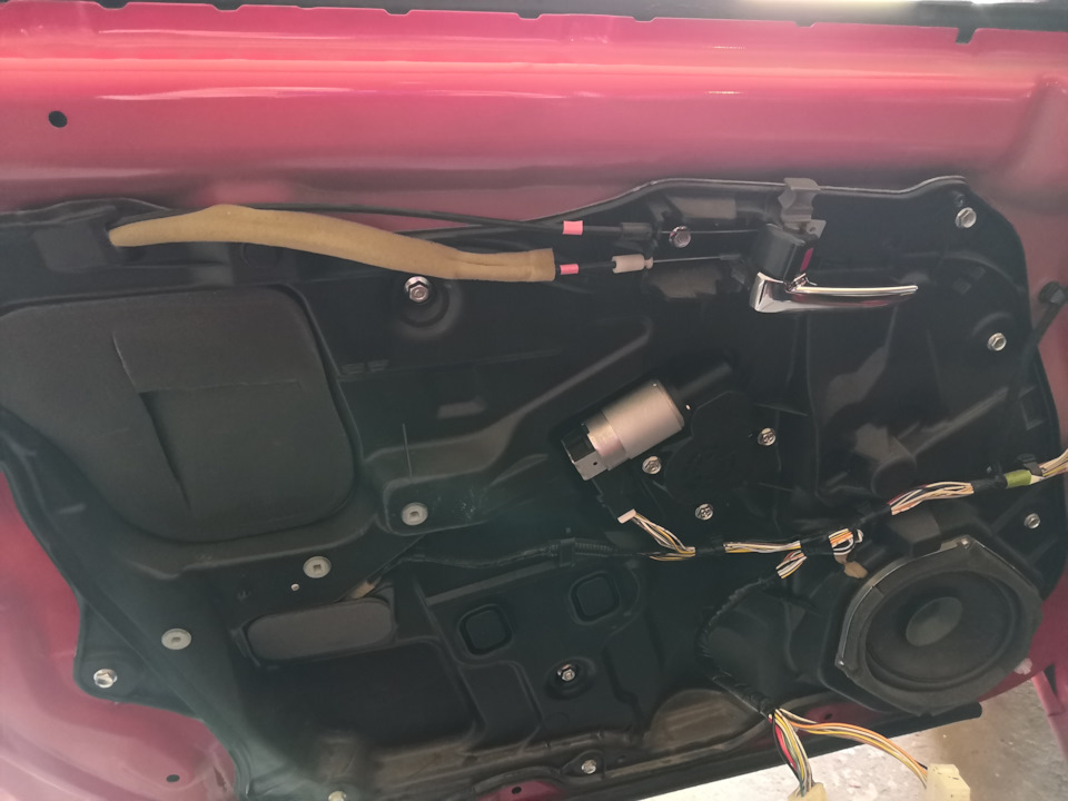 Пришло время менять детальки… Замок водительской двери — Mazda 3 (1G ...