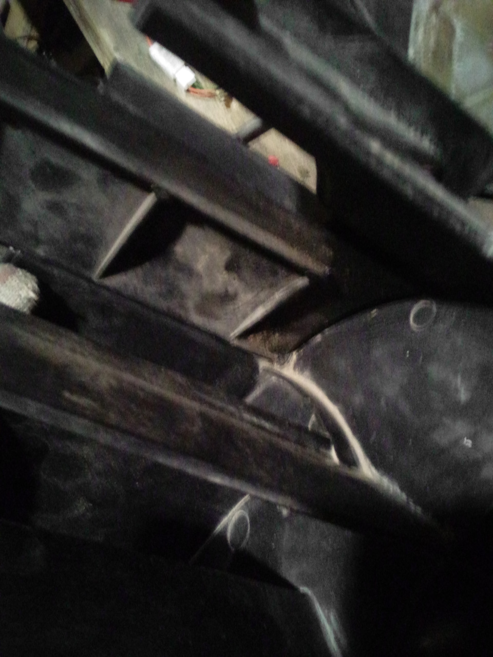 Трубочка идеально подошла как в отверстие в корпусе так и к заслонке. — Lada 2120 Надежда