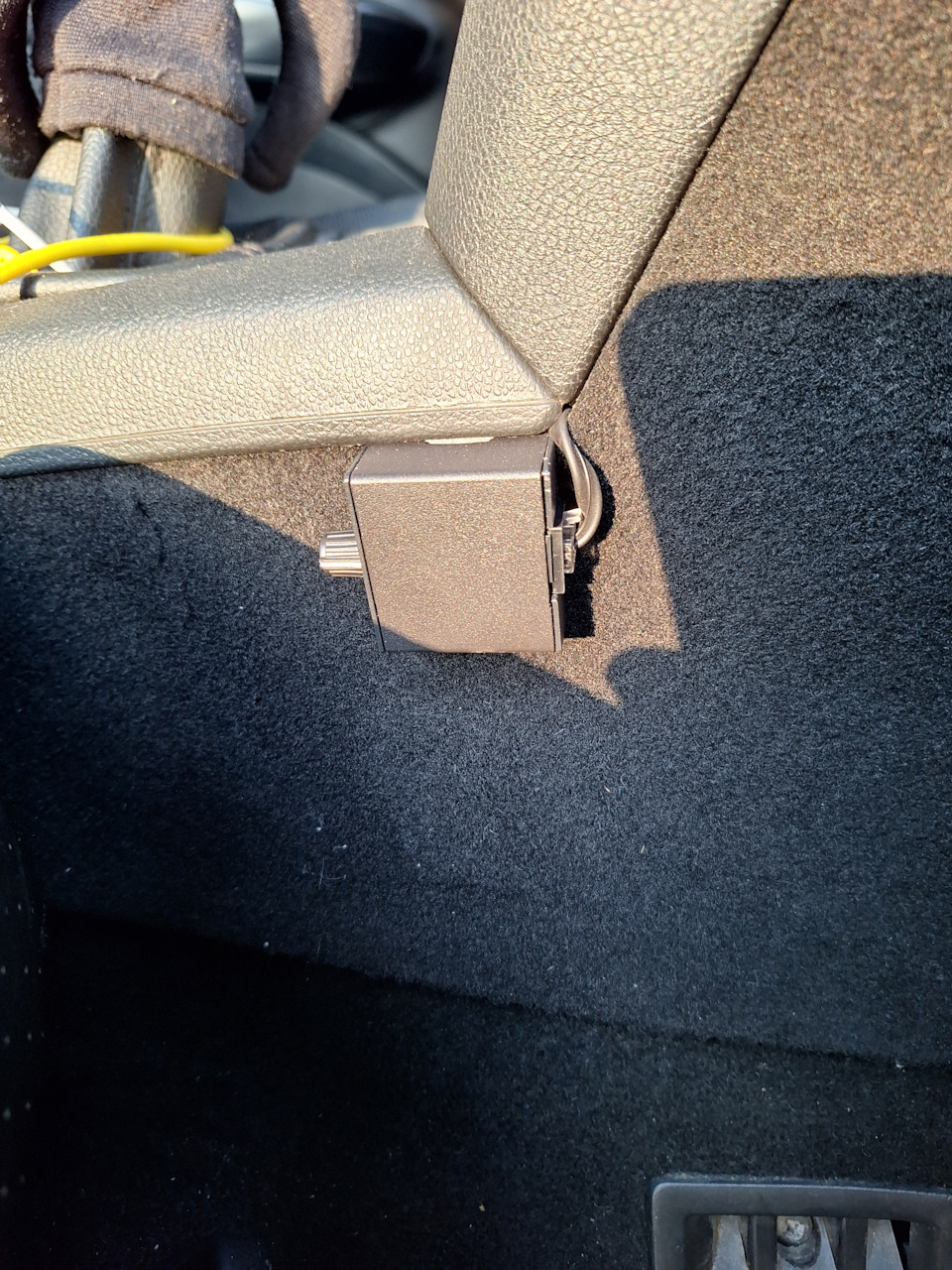 Регулятор басами. — Skoda Octavia A5 Mk2