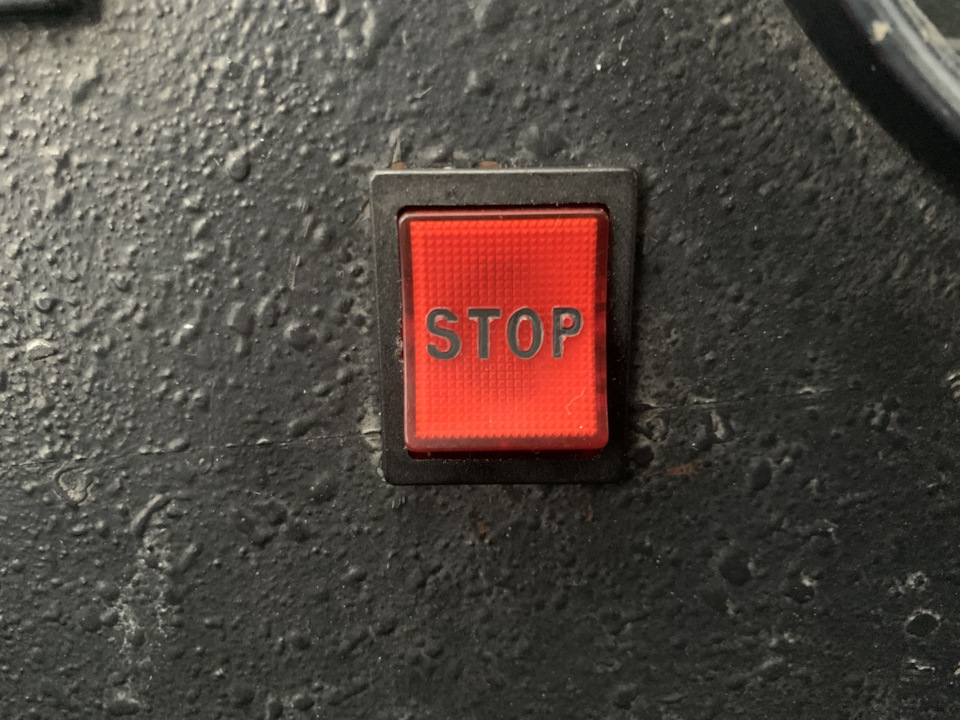 50. Кнопка выключения двигателя и аварийный выключатель «STOP» — Ikarus ...