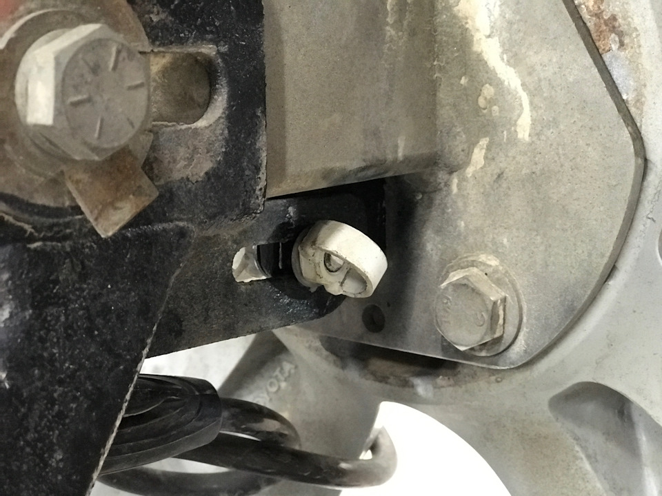 0IAAAgKYf2A 960 крепление номера на колесо