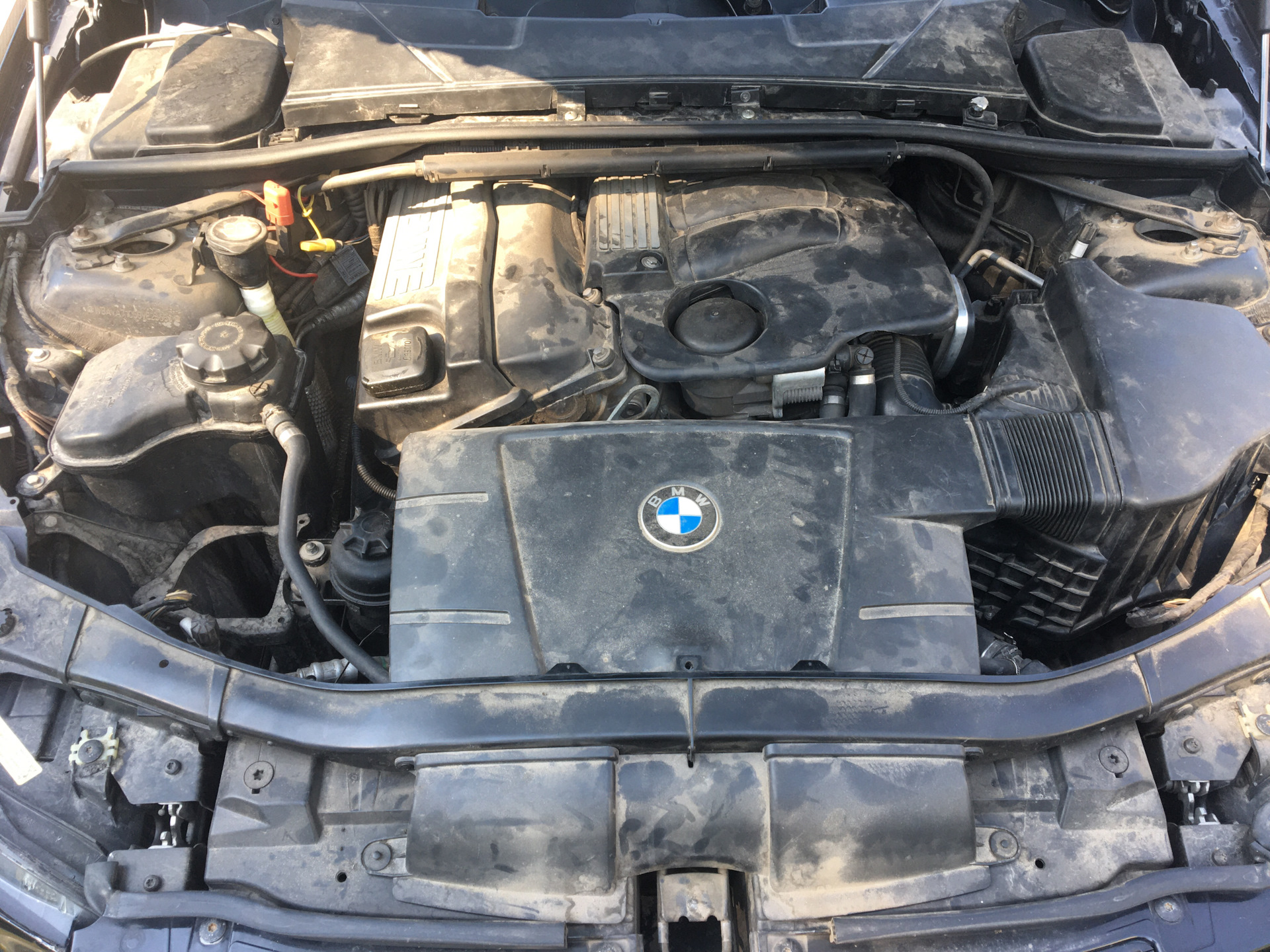 BMW 320i под капотом