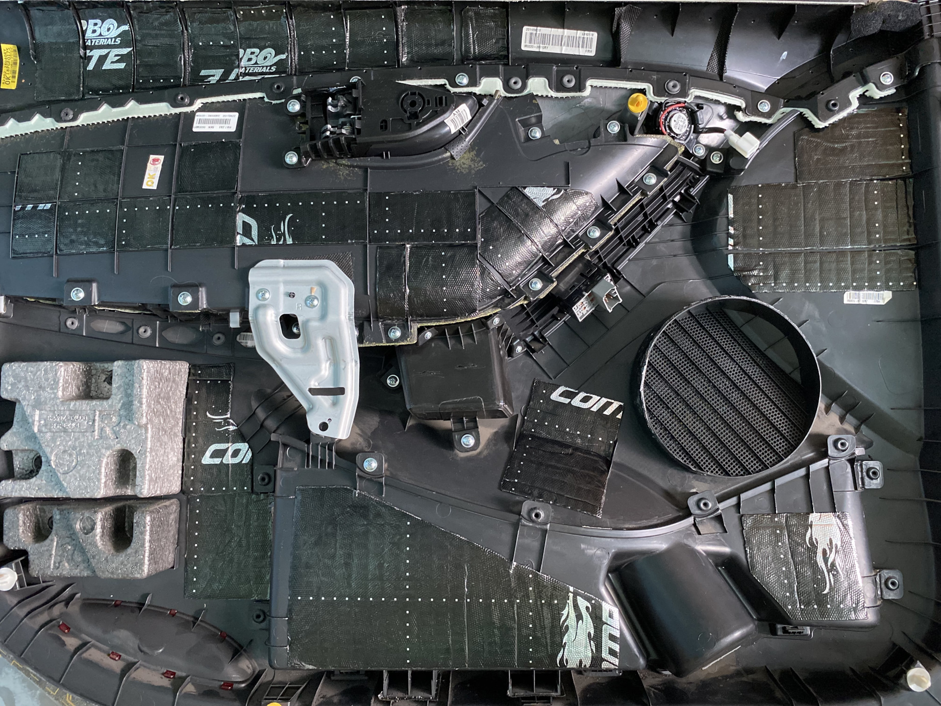 Шумка дверных карт — Hyundai Avante (5G), 1,6 л, 2012 года | своими ...