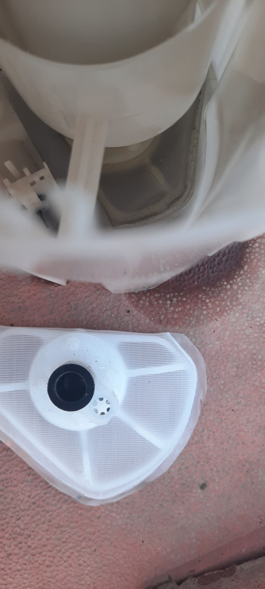 Замена сетки топливного насоса — Lada Калина хэтчбек, 1,6 л, 2012 года ...