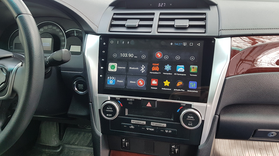 штатная магнитола Toyota Camry 2013