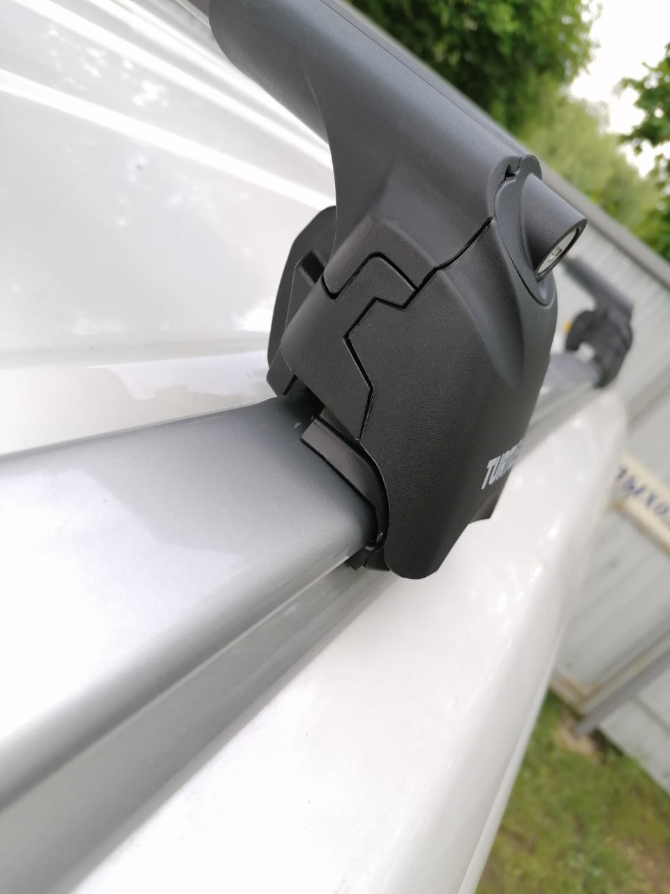 Примыкание замков плотное. Мы с тестем пытались их сдвинуть, в целях проверки надежности креплений, но они даже не шелохнулись. — Mitsubishi Pajero Sport (3G)