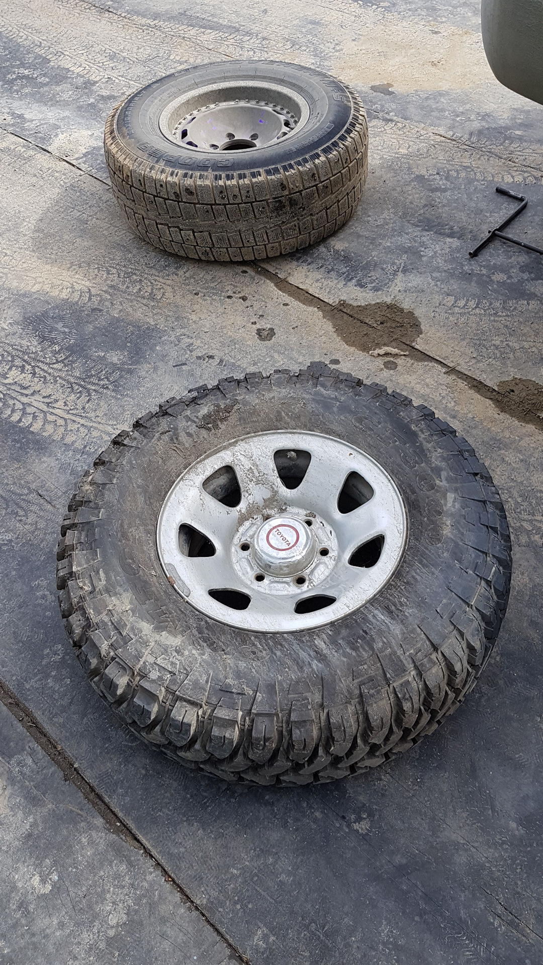 Грязевая резина — Toyota Hilux Surf (2G), 2,4 л, 1991 года | шины | DRIVE2