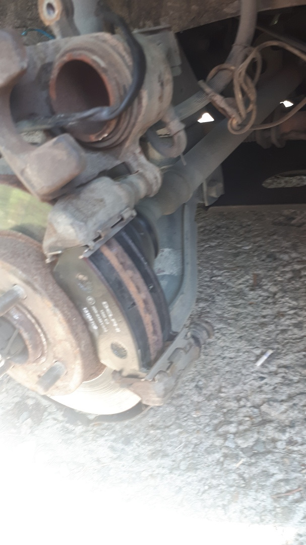 Замена передних тормозных колодок — Nissan Pulsar (N15), 1,5 л, 1998 года |  расходники | DRIVE2
