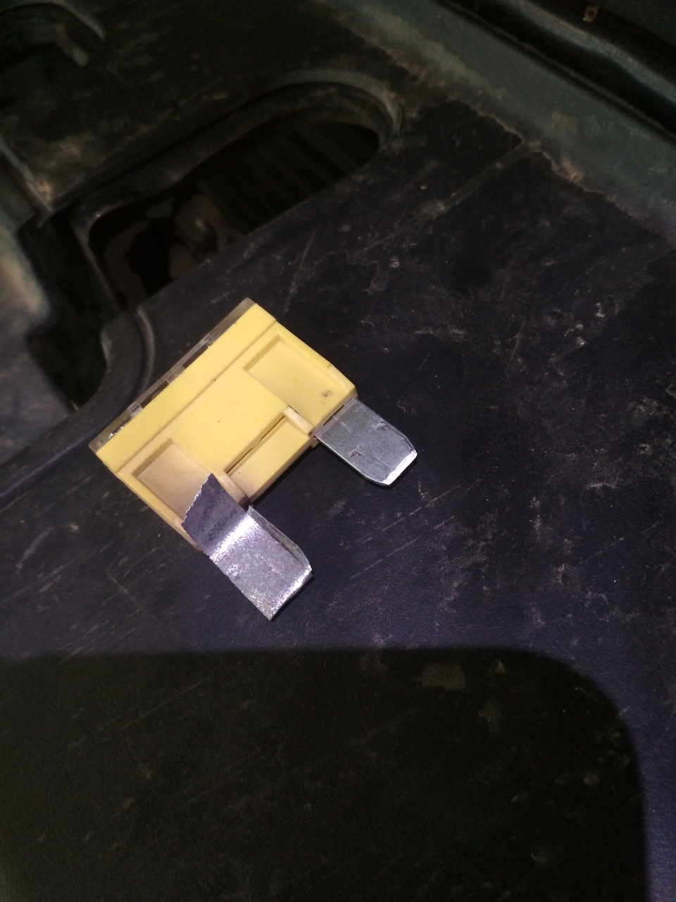 0KAAAgJaNuA 960 предохранитель на мозги уаз патриот