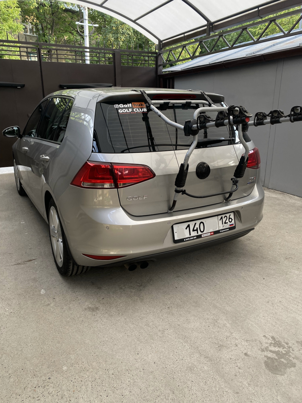 Новый АКБ и крепление велосипеда. — Volkswagen Golf Mk7, 1,4 л, 2013 ...