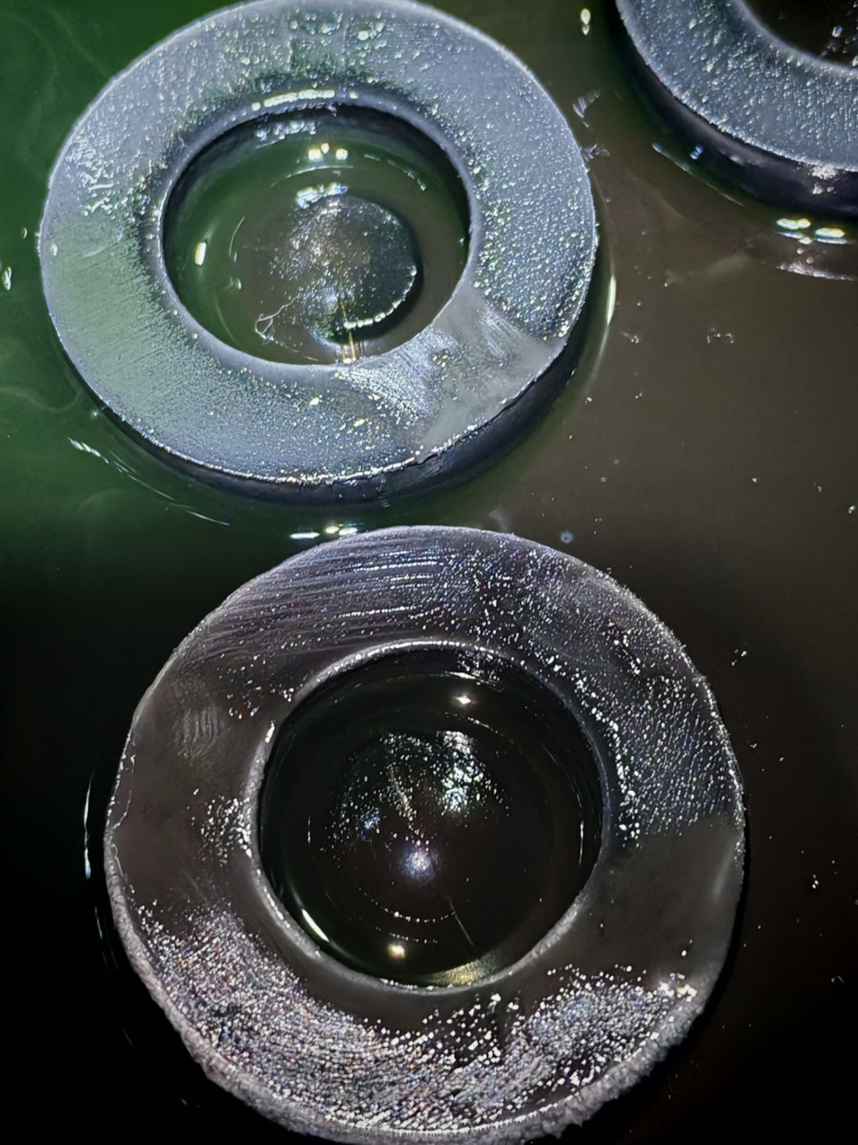 На магнитах нормальное количество металлической пыли, приемлемо — Nissan Qashqai (2G)