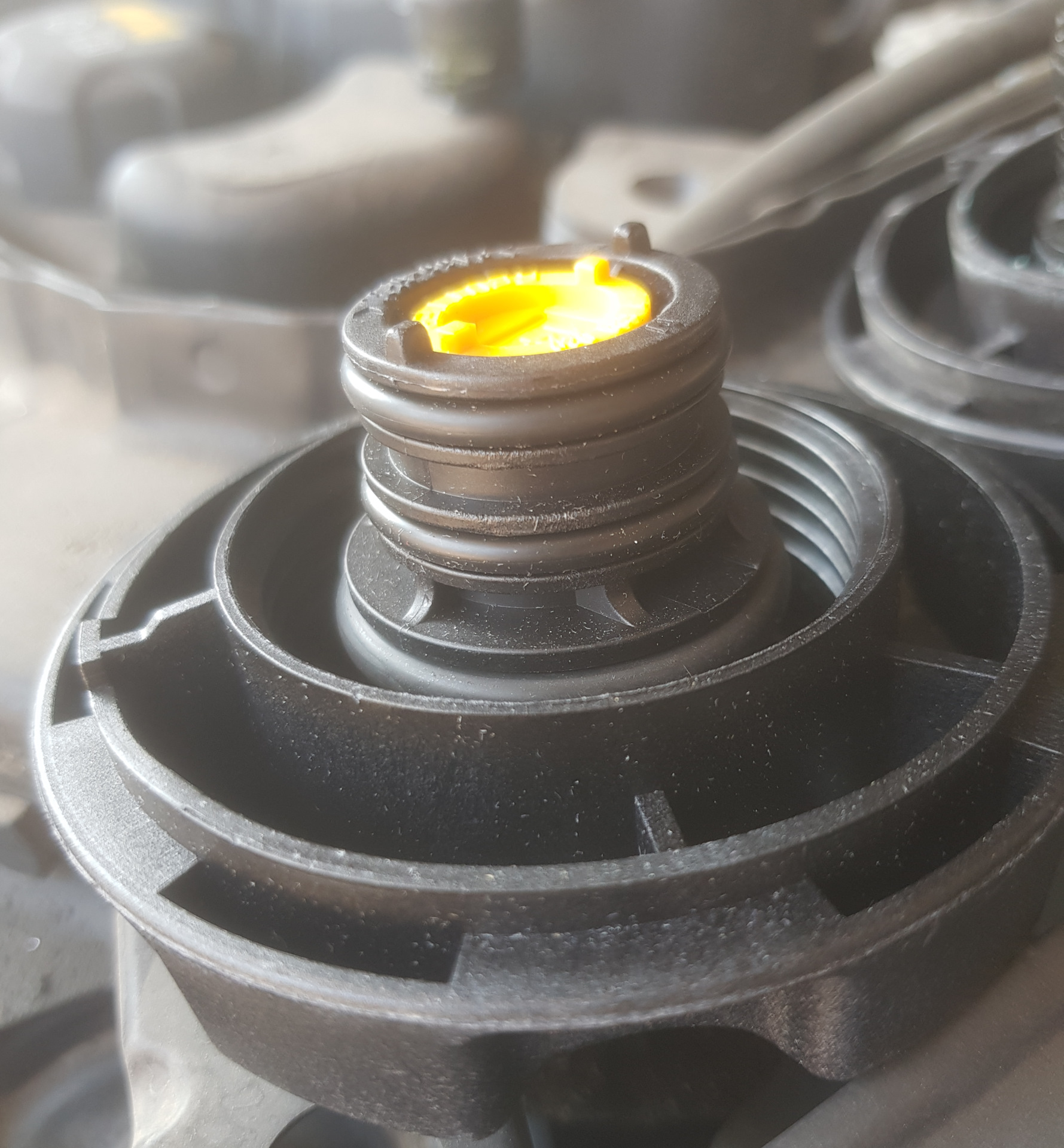 Вопрос о резьбовой пробке расширительного бачка ОЖ (B48) — BMW 3 series ...