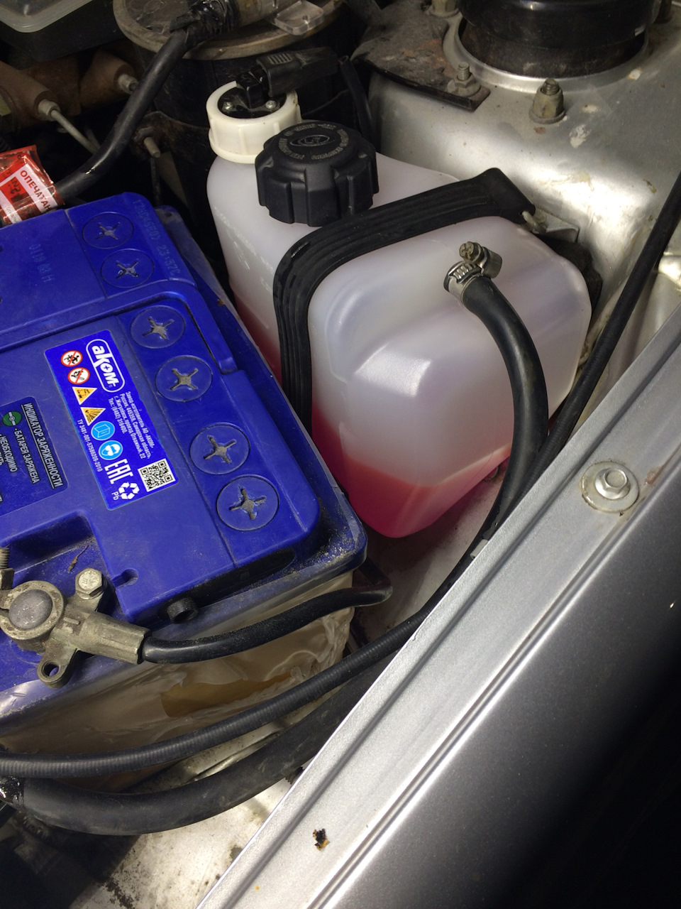 Меняем расширительный бачок — Lada 2114, 1,6 л, 2007 года | своими ...