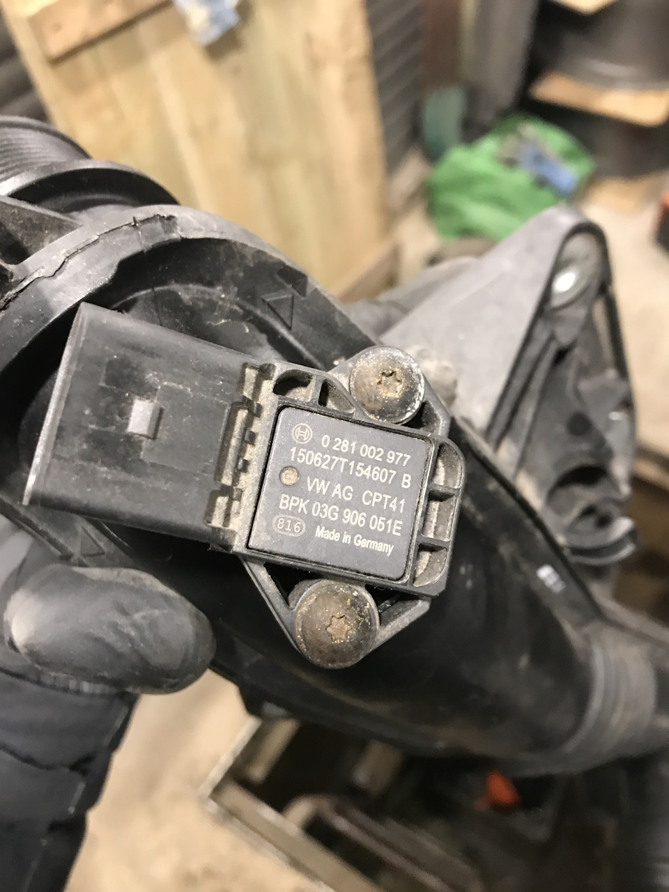03G906051E Датчик давления воздуха во впускном коллекторе / AUDI, SEAT ...