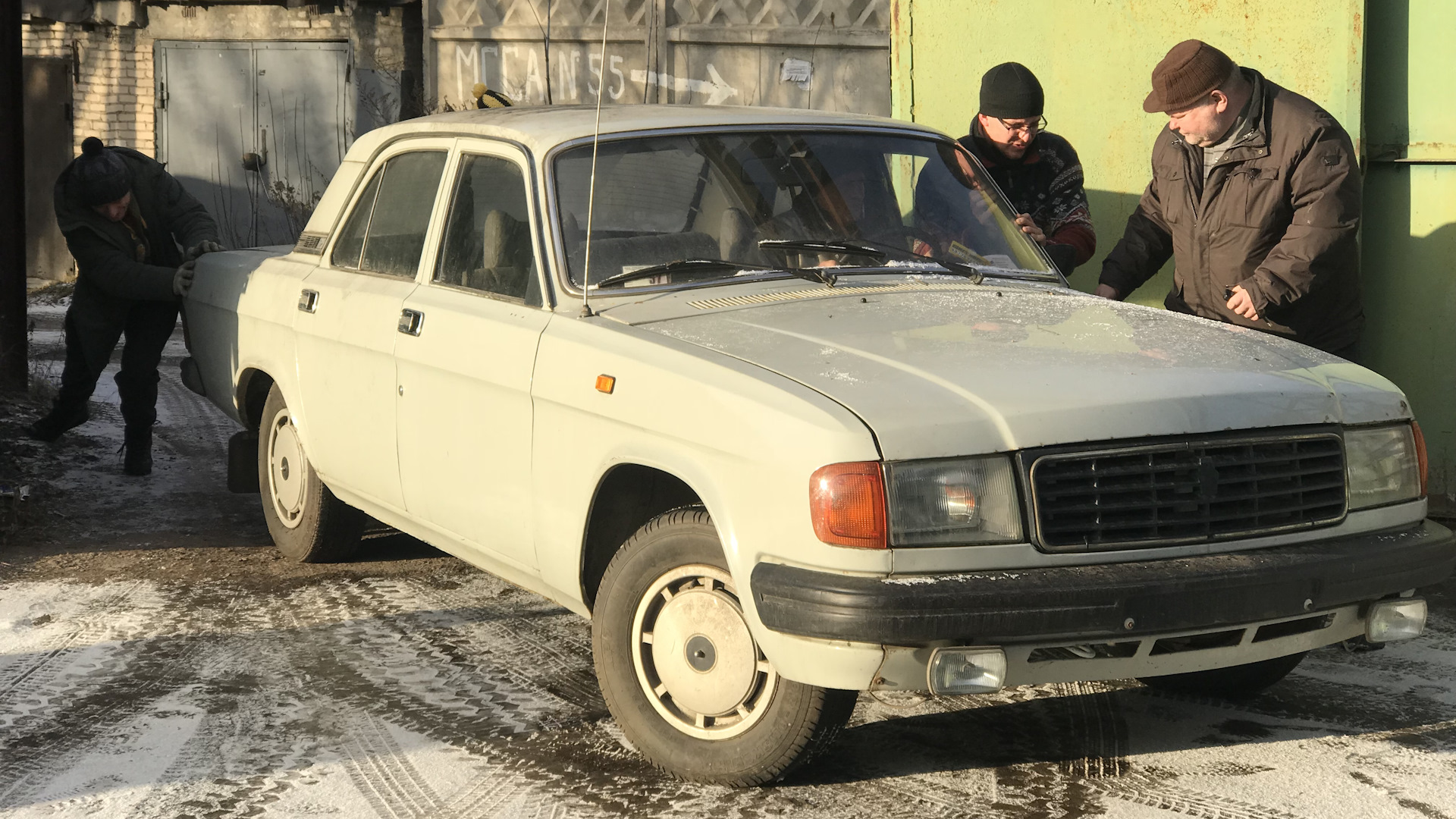 Газ 1993. ГАЗ 31029 1993 года. Волга 1993 г. 31029 1993 Году тюнинга.