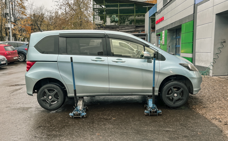 #28 Зимняя резина и переобувка — Honda Freed (1G), 1,5 л, 2009 года ...
