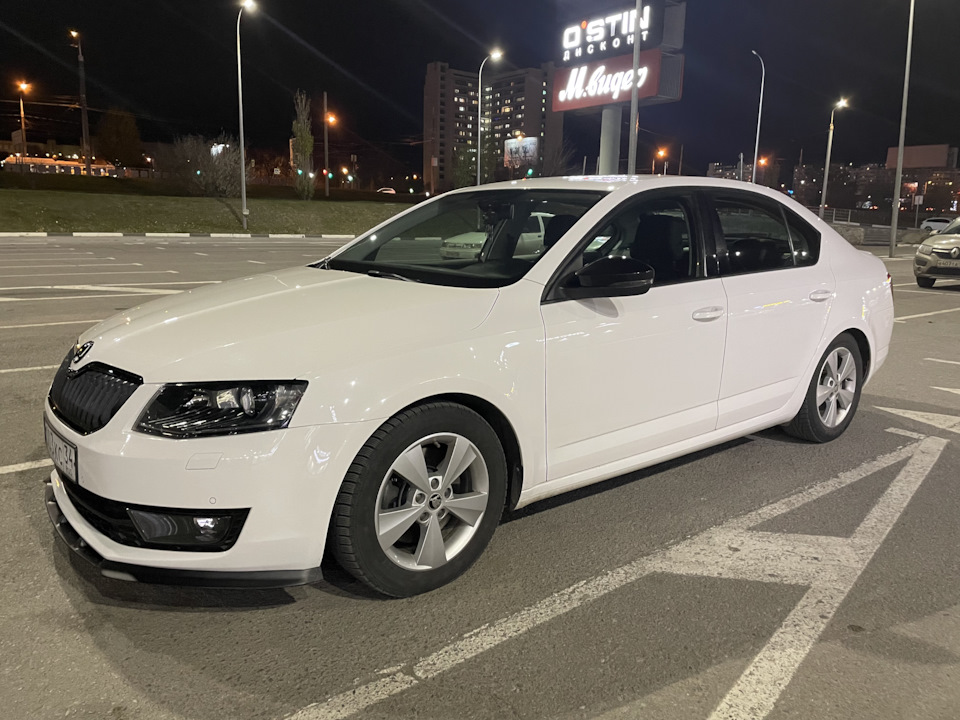 Замена ламп противотуманных фар — Skoda Octavia A7 Mk3, 1,8 л, 2013 ...