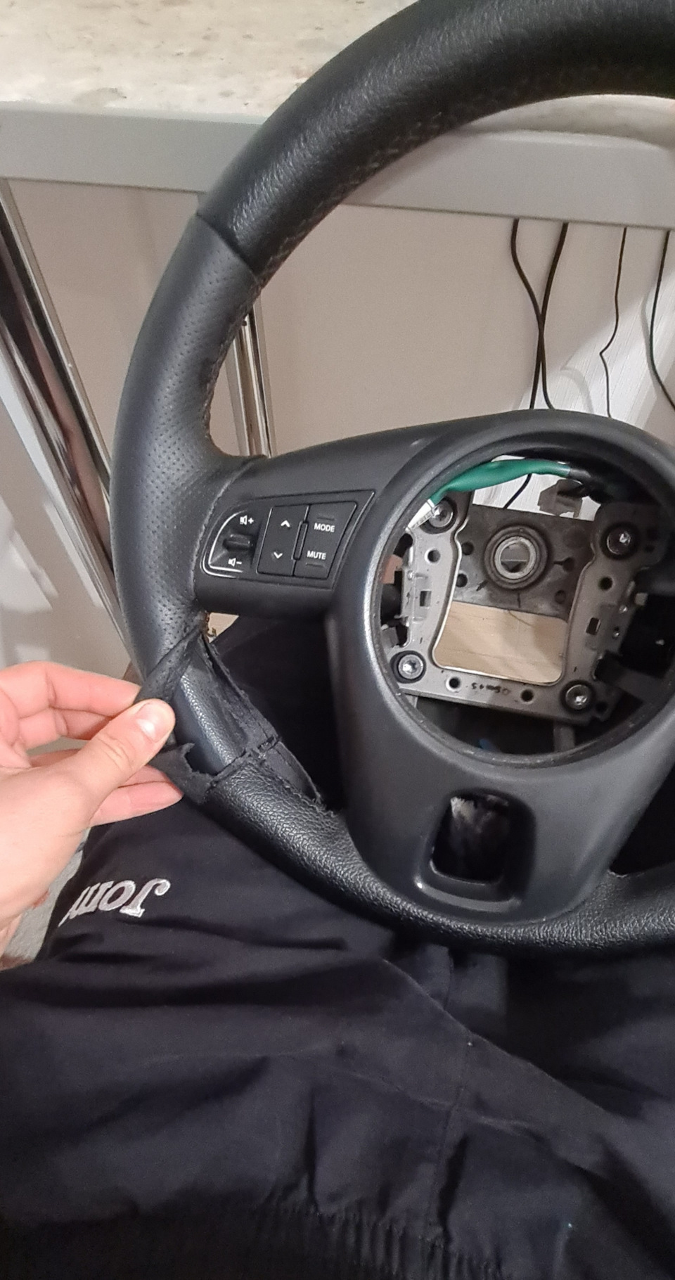 Оплетку на руле поменял. — KIA Cerato (2G), 1,6 л, 2009 года | своими ...