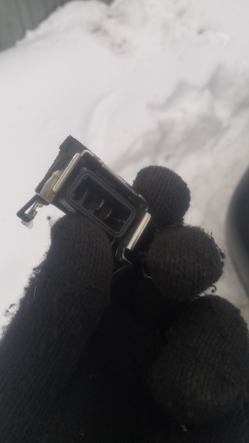 Выломанный разъем — Audi A4 (B5)