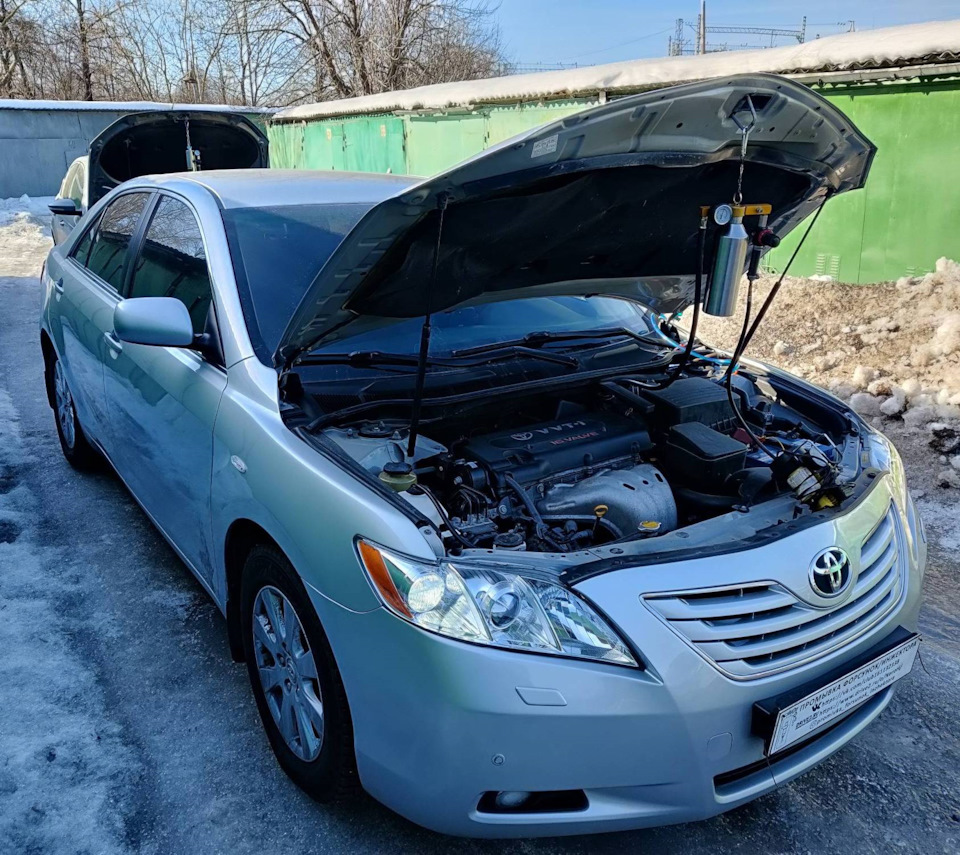 Lexus es300 гибрид АКБ. Тойота Камри в сервисе. Обслуживание Лексус. Промывка форсунок без снятия.