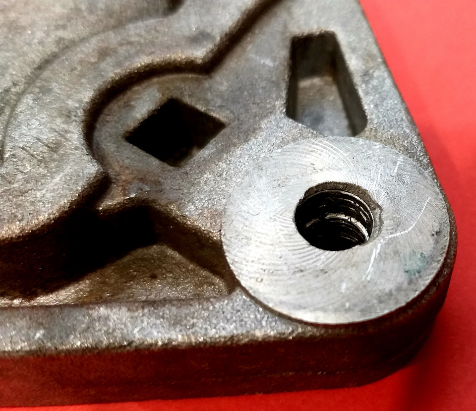 Сорвана резьба в помпе для ролика натяжения Форд Фокус 2 1.6 115 л/с ...