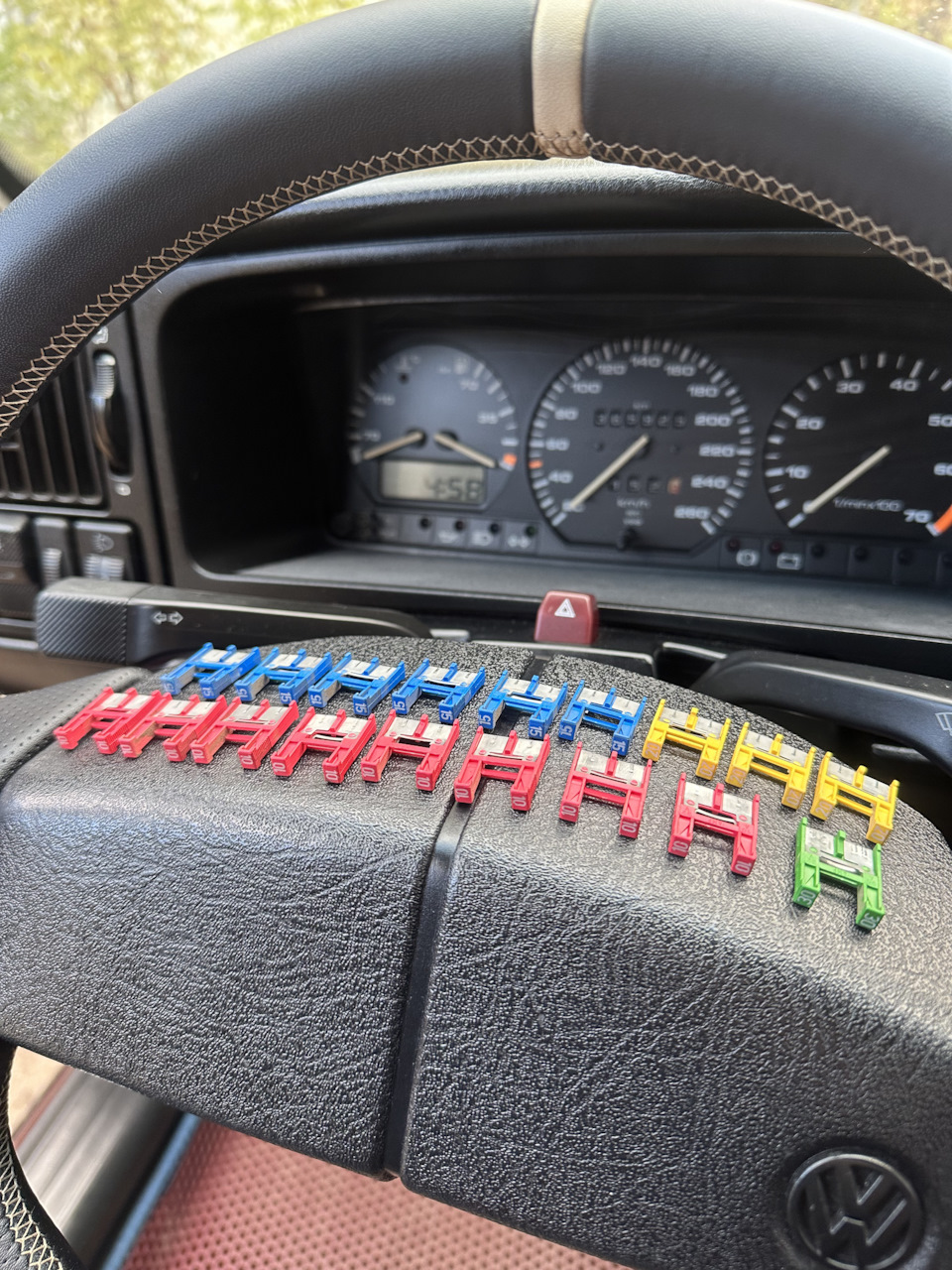 Оригинальные предохранители — Volkswagen Passat B3, 1,8 л, 1992 года ...