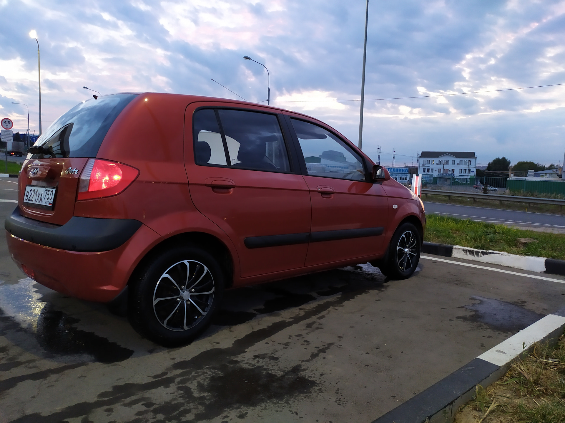 Машина готова. Хендай Гетц красный металлик. Hyundai Getz 1.4 at check. Хендай Гетц в Омске. Хендай Гетц Мурманск.