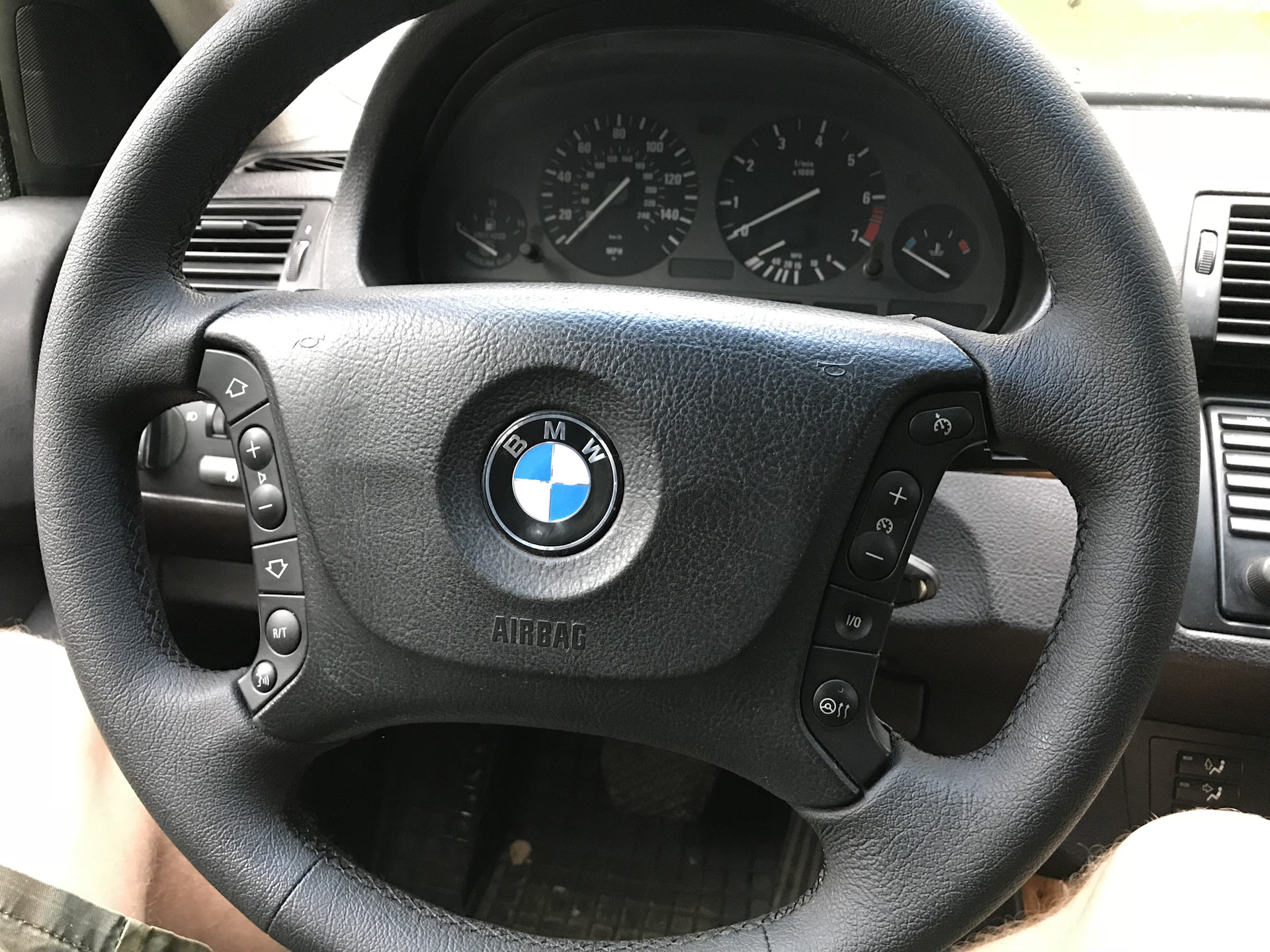 Bmw x5 e53 бьет руль