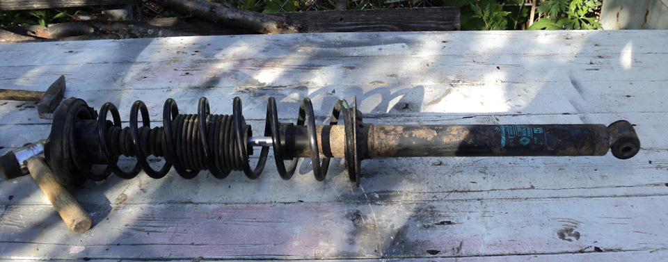 Шток без задиров, пыльники еще живые — Renault Twingo I