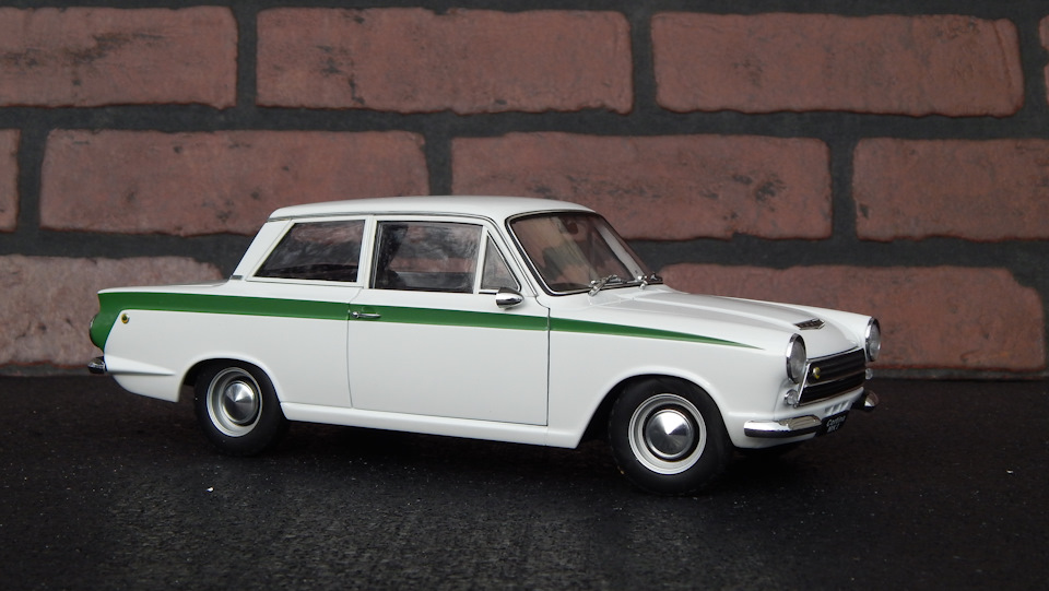 AUTOart Lotus Cortina MK 1 1/18 未使用 AUTOart 1964 Ford Cortina