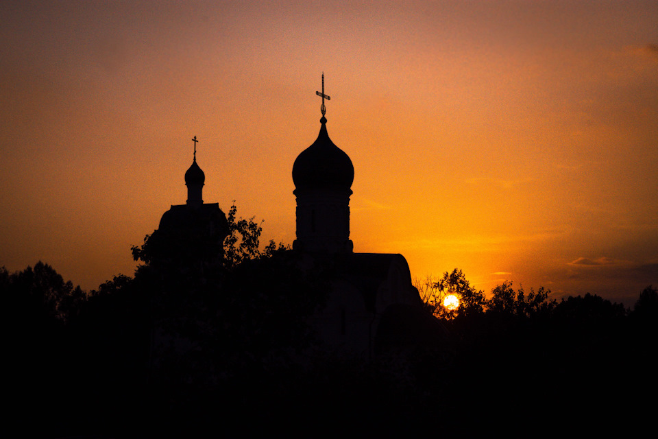 Картинки храм на закате солнца