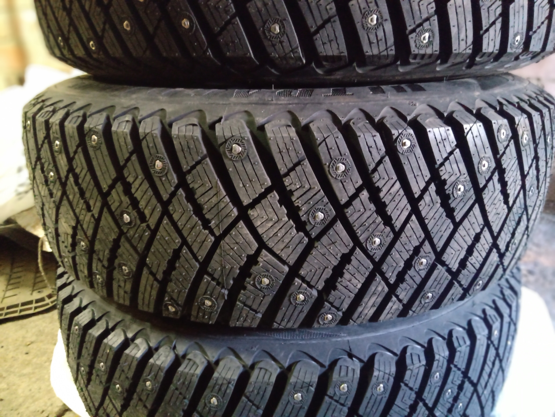 215 65 r16 ice arctic. Goodyear Ice Arctic. Гудиер айс Арктик 2. Шины Гудиер зимние 2011 года. Шипы у Гудиер айс Арктик 2 фото.