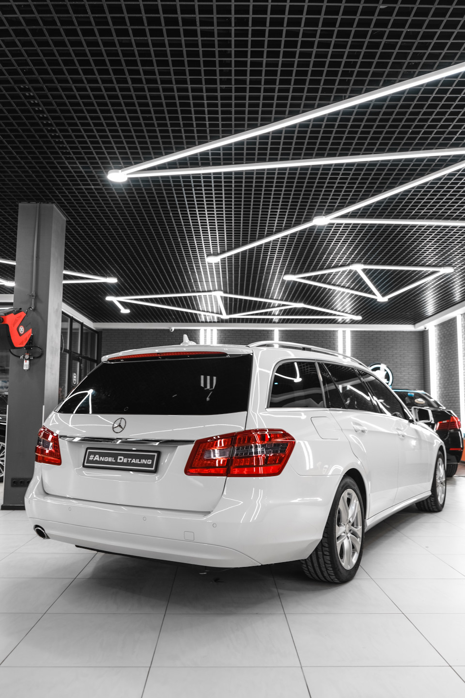 Angel detailing. Красивые детейлинг студии. Освещение для автомойки. Детейлинг экстерьера. Angel detailing.