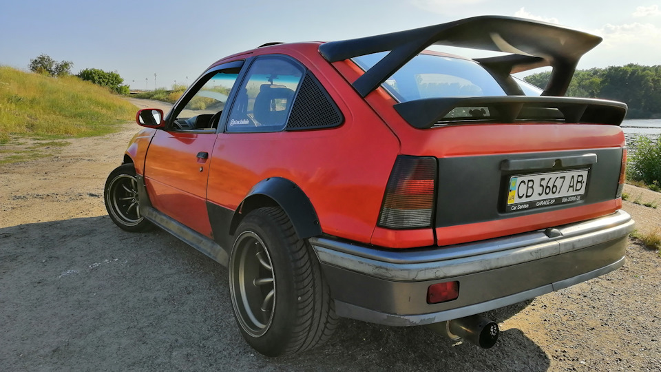 Opel Kadett Red 2.0 GTR