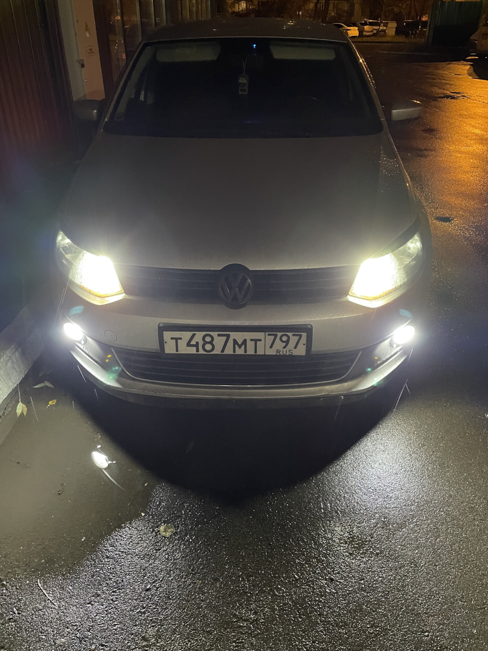 ДХО в дорест. — Volkswagen Polo Sedan, 1,6 л, 2012 года | тюнинг | DRIVE2