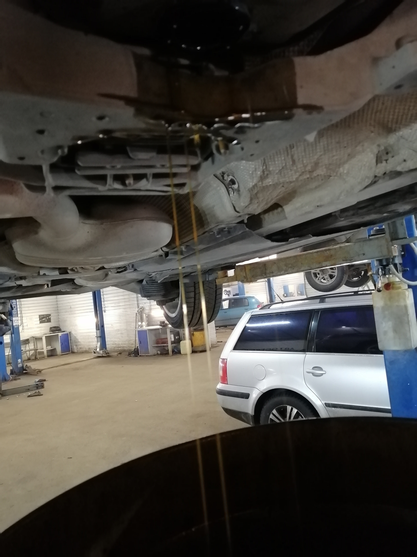 Замена масла в Акпп 6hp28 и в двс — Audi A4 Avant (B8), 2 л, 2009 года ...