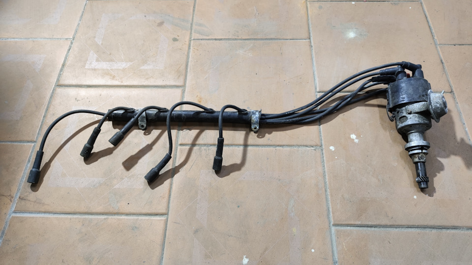 Трамблер, высоковольтные провода и катушка зажигания Audi 90 B2 quattro ...