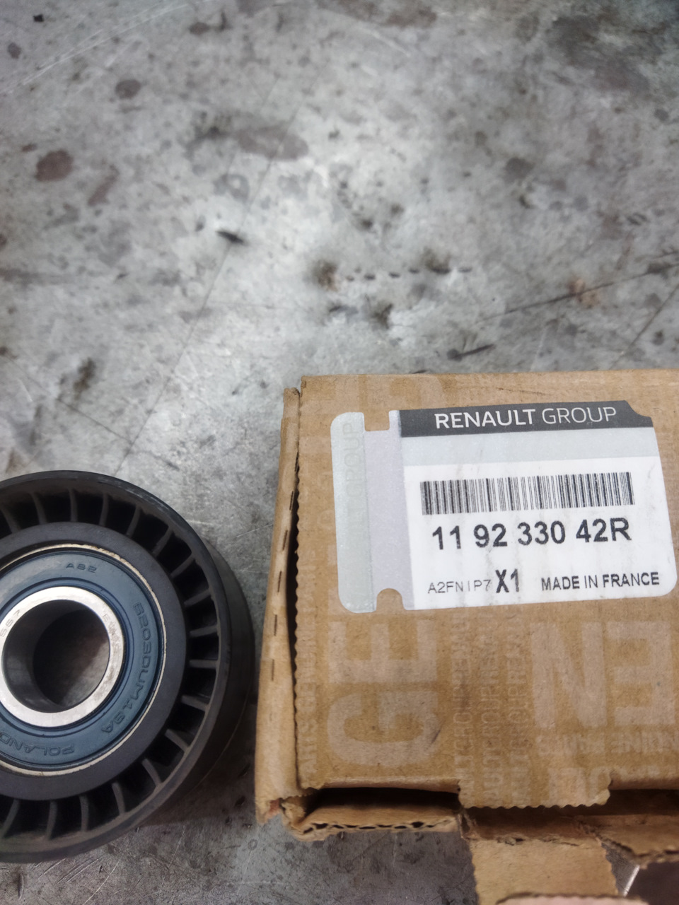 119233042R Ролик опорный в сб RENAULT | Запчасти на DRIVE2