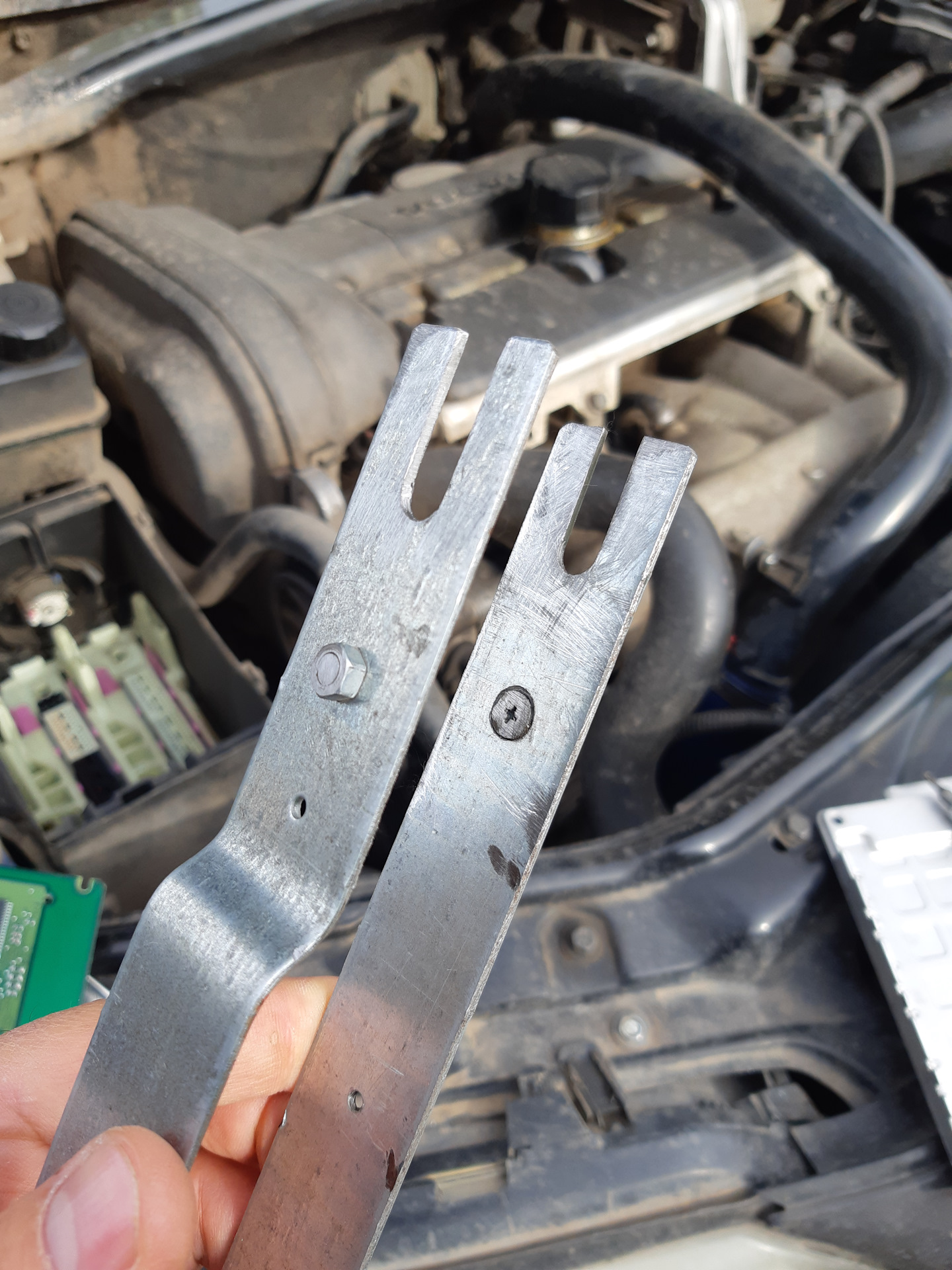 engine maintenance required — Volvo XC70 II, 2,5 л., 2004 года ...