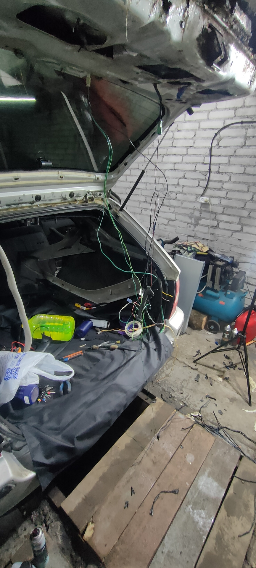 Проводка крышки багажника — Honda Civic Aerodeck, 1,4 л, 2000 года ...