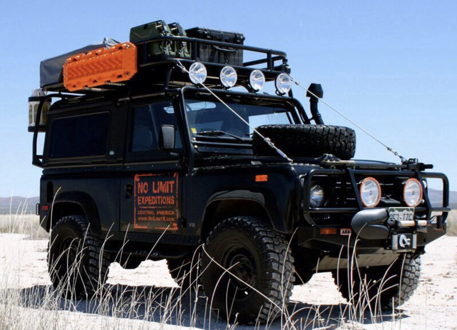 Экспедиционный ленд Ровер Дефендер 90. Land Rover Defender off Road. Ленд Ровер Дефендер 4. Дефендер 110 офф роуд.