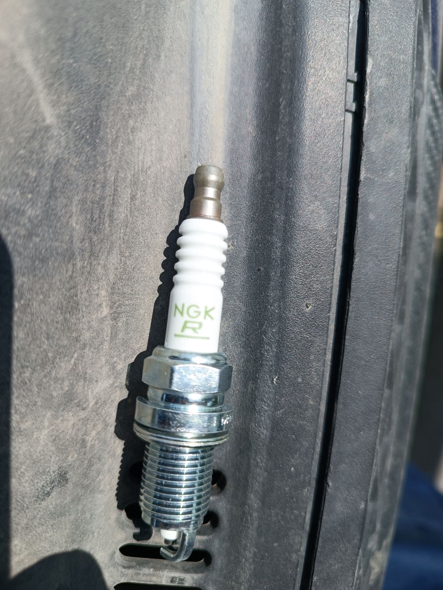 Замена свечей и воздушного фильтра — KIA Ceed (1G), 1,4 л, 2008 года ...