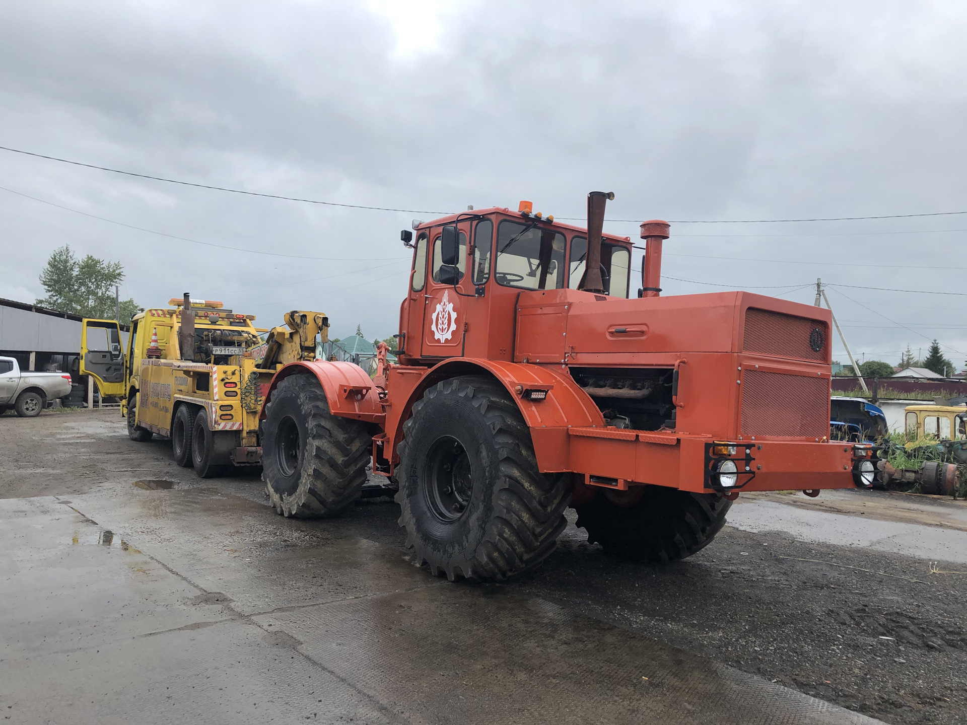 К 700 горбатый. Кировец к 700 горбатый. К-700 С кабиной Renault. К 700 С кабиной от Рено. К 700 С кабиной от Рено Магнум.