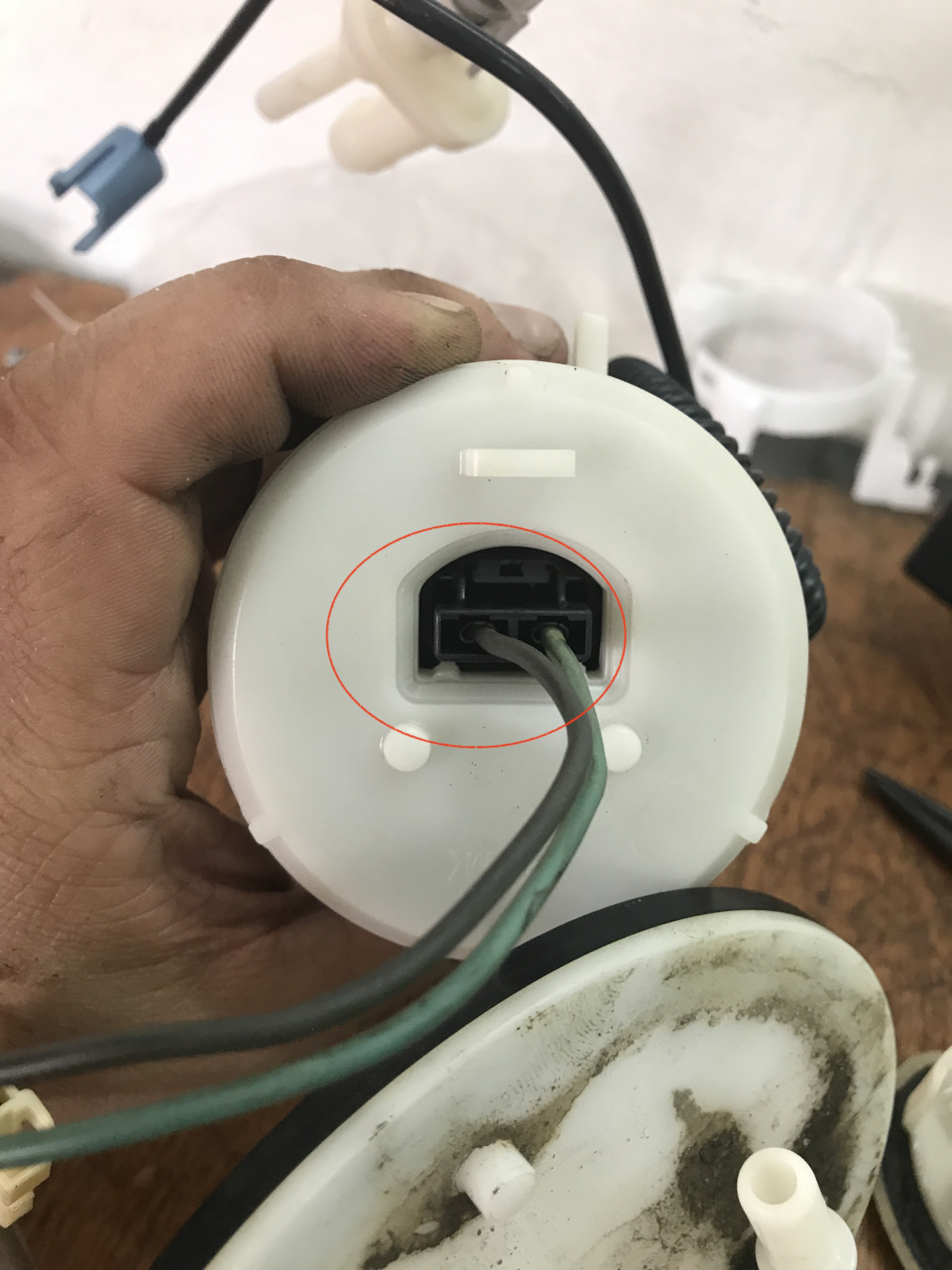 Замена топливного фильтра. LYNX LF969M. — Mitsubishi Outlander XL, 3 л ...