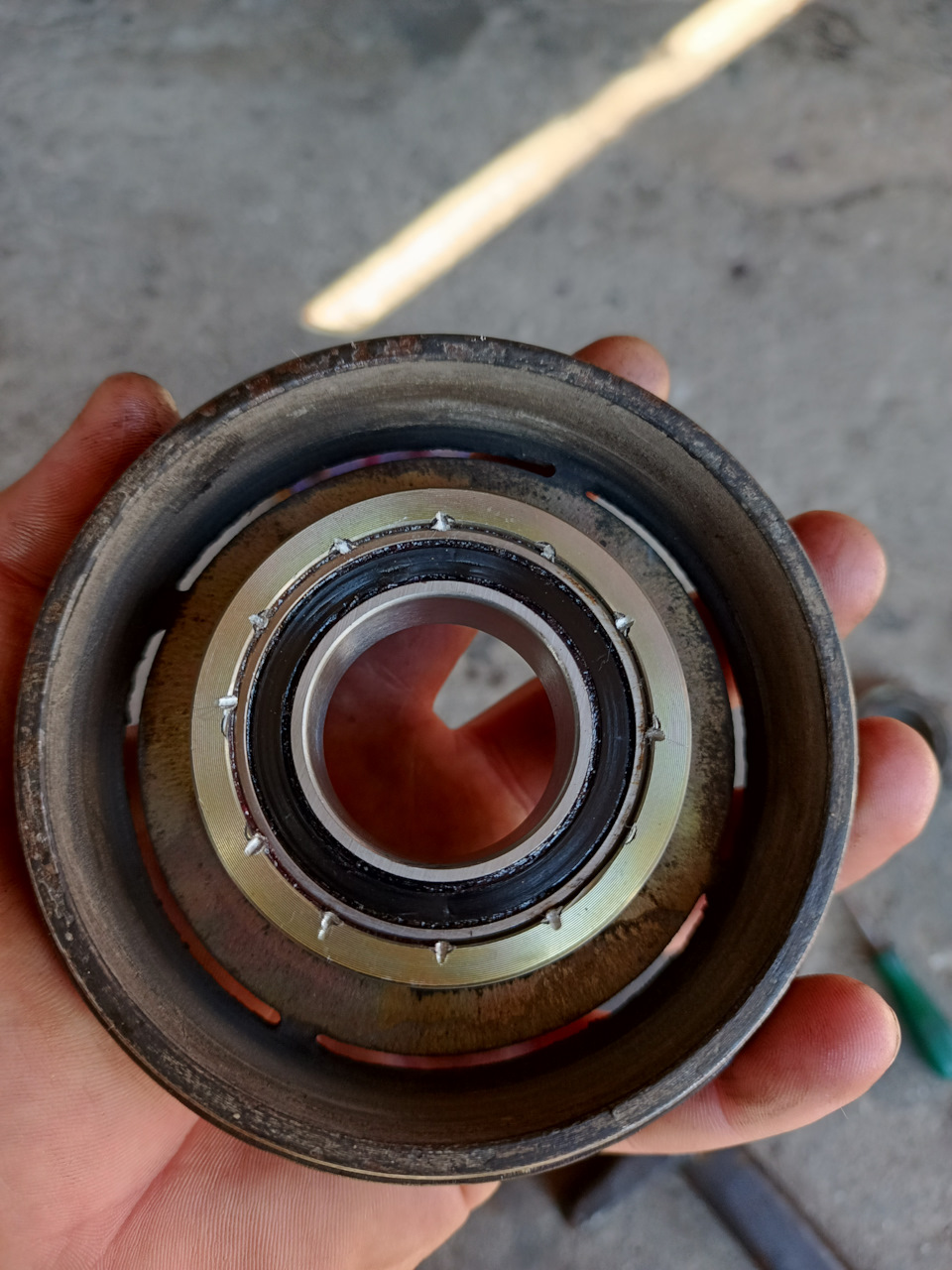 Раскернил посадочное вокруг подшипника — Volkswagen Passat B5