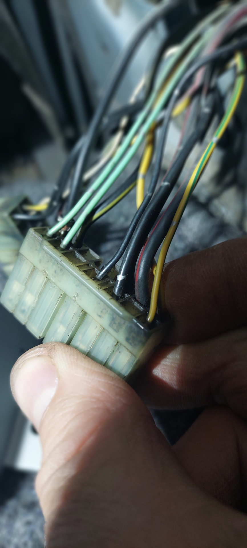 Нужный нам, родной штекер. — Mitsubishi Delica (P35W)