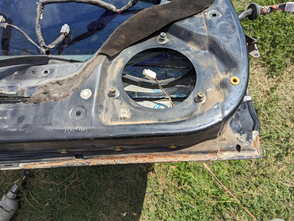 Полный окрас. Зачистка ржавчины по низам дверей — Toyota Carina E, 1,8 ...